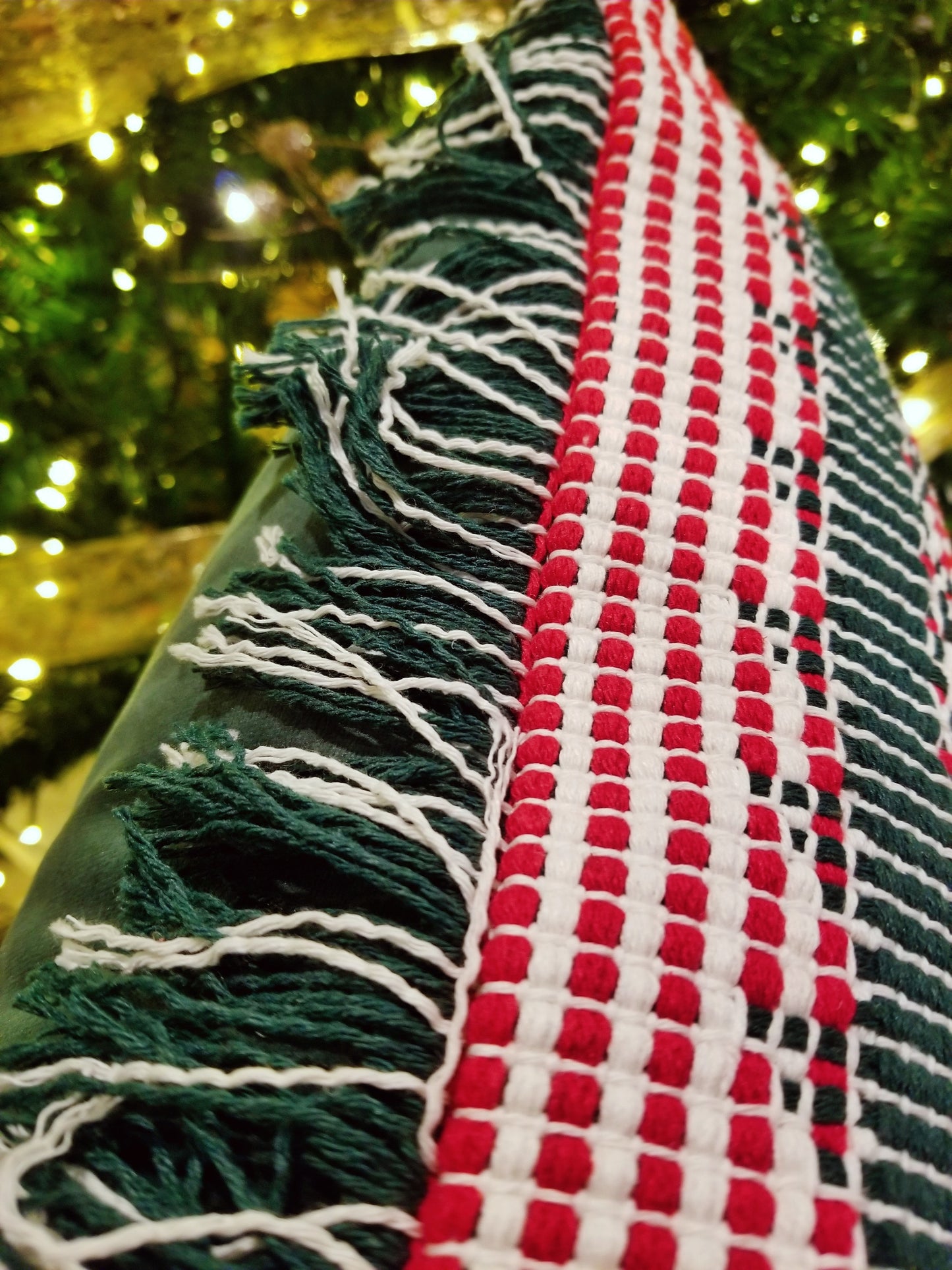 MACRAME RED & GREEN PLAID